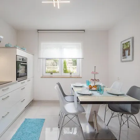 Apartman 3 Bedroom Gorgeous In Dramalj