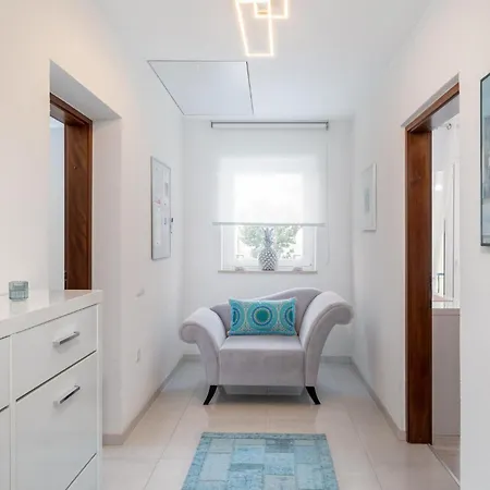 Gorgeous In * Dramalj